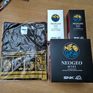 エスエヌケイ(SNK)のNEOGEO mini、miniパッド白＆黒、覇王Tシャツ(家庭用ゲーム機本体)