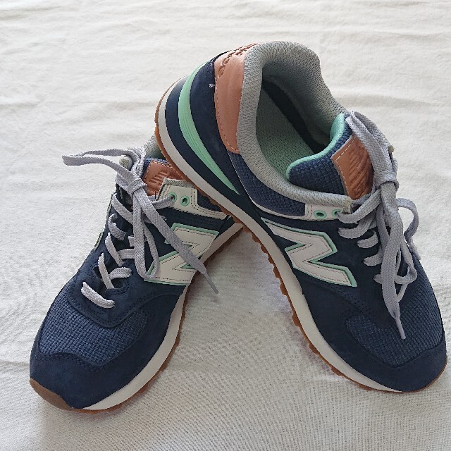 New Balance(ニューバランス)のnew balance ネイビー×ライトグリーン WL574BCM NAVY レディースの靴/シューズ(スニーカー)の商品写真