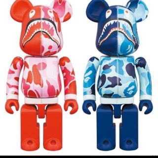 メディコムトイ(MEDICOM TOY)の超合金 BE@RBRICK BAPE(R) ABC CAMO SHARK 2体(その他)