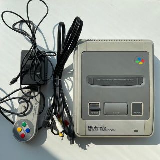 ニンテンドウ(任天堂)のスーパーファミコン本体(家庭用ゲーム機本体)