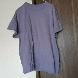 ジーユー(GU)のGU　ジーユー　Tシャツ　カットソー　くすみパープル(Tシャツ(半袖/袖なし))