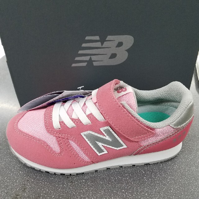 new balanceスニーカー