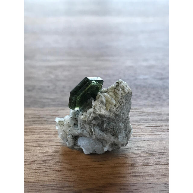 国産NEW 鉱物標本(弗素燐灰石) の通販 by 鉱物と植物のお店|
