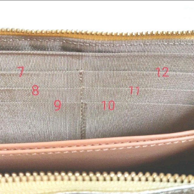 ゴールドの長財布（ポケットがたくさん） レディースのファッション小物(財布)の商品写真