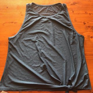 アンダーアーマー(UNDER ARMOUR)のほぼ新品　リーボック　カッコいいヨガ／トレーニングウエア　色も綺麗女性用　XL(ヨガ)