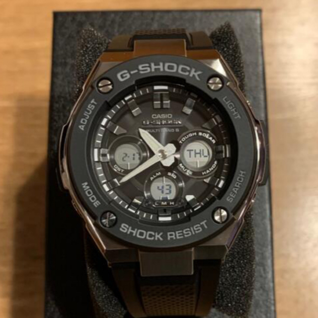 G-SHOCK(ジーショック)の【新品同様】カシオGST-W300-1AJF　Ｇショック　ソーラー電波時計 メンズの時計(腕時計(アナログ))の商品写真