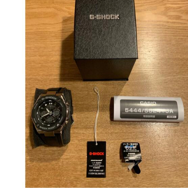 G-SHOCK(ジーショック)の【新品同様】カシオGST-W300-1AJF　Ｇショック　ソーラー電波時計 メンズの時計(腕時計(アナログ))の商品写真