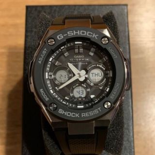 ジーショック(G-SHOCK)の【新品同様】カシオGST-W300-1AJF　Ｇショック　ソーラー電波時計(腕時計(アナログ))