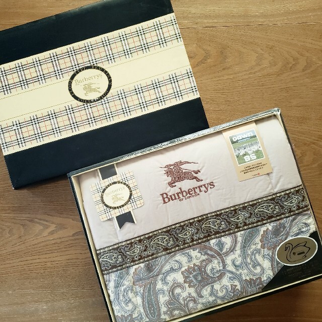 BURBERRY(バーバリー)のまさ様専用 BURBERRY バーバリー ダウンケット 羽毛肌掛けふとん 新品 インテリア/住まい/日用品の寝具(布団)の商品写真