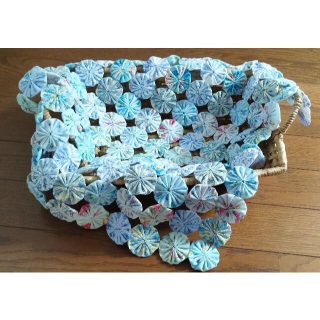 ハンドメイド☆ヨーヨーキルトカーテン☆41cm×50cm花青の ハンドメイド☆ヨーヨーキルトカーテン☆41cm×50cm花青の