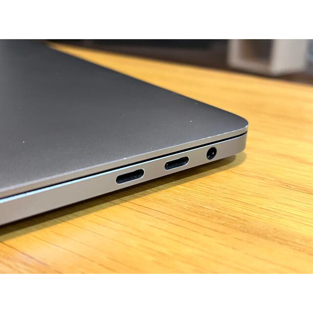 MacBook Pro 13inch, 2017, Thunderbolt x4 4