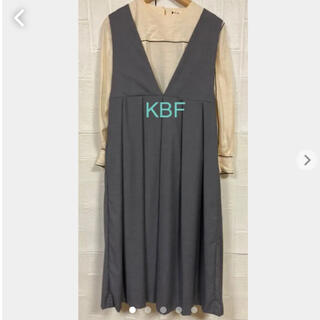 ケービーエフ(KBF)のKBF BIGプリーツジャンバースカート　（美品）(ひざ丈ワンピース)