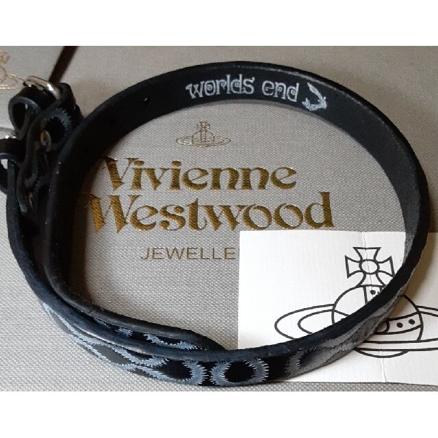 Vivienne Westwood(ヴィヴィアンウエストウッド)のヴィヴィアン スクイグル柄 レザー チョーカー Cuff レディースのアクセサリー(ブレスレット/バングル)の商品写真