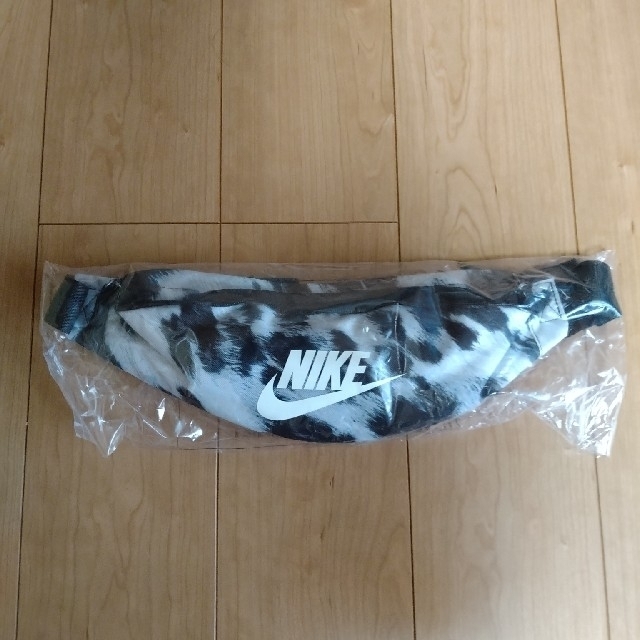 NIKE(ナイキ)の新品 NIKE ナイキ ヘリテージ ヒップパック ウエストバッグ ウエストポーチ レディースのバッグ(ボディバッグ/ウエストポーチ)の商品写真