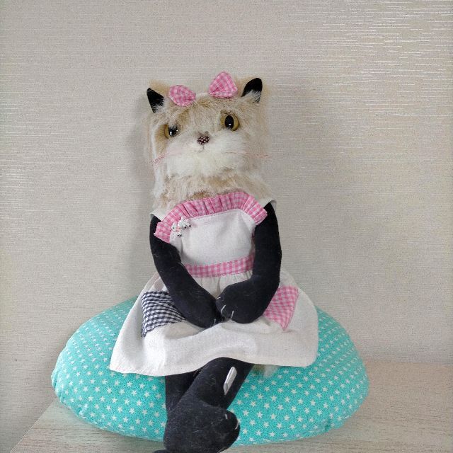 大きなメイドさん猫・フワ猫クッションぬいぐるみ ハンドメイドのぬいぐるみ/人形(ぬいぐるみ)の商品写真