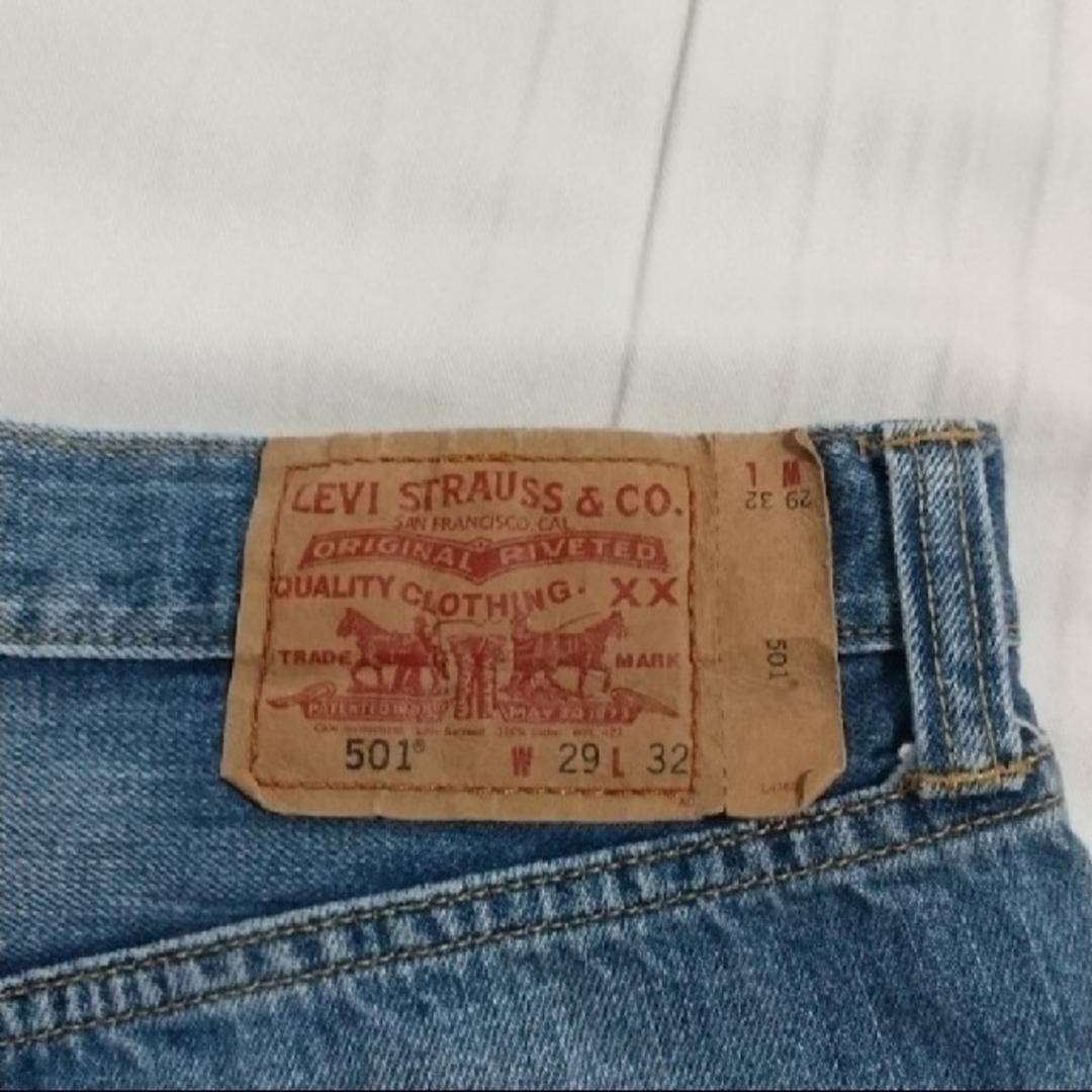 501(ゴーマルイチ)のLEVI'S 501 デニム ジーンズ 青 ブルー W29 L32 メンズのパンツ(デニム/ジーンズ)の商品写真