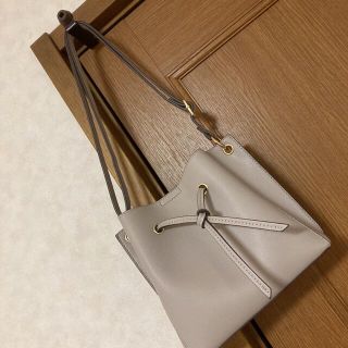 グレー　巾着風　ショルダーバッグ(^^)春に使える☆(ショルダーバッグ)