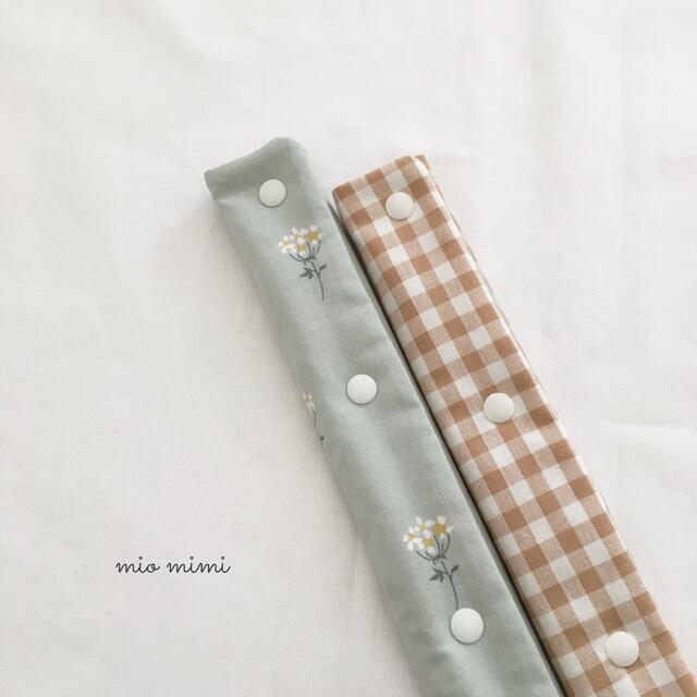◯ハンドメイド◯水筒肩紐カバー　mini flower×ベージュチェック ハンドメイドのキッズ/ベビー(外出用品)の商品写真