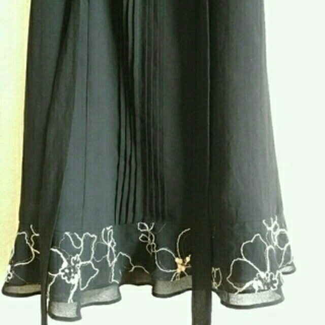 JILLSTUART(ジルスチュアート)の黒ワンピースドレス　ひざ下　シフォン レディースのワンピース(ひざ丈ワンピース)の商品写真