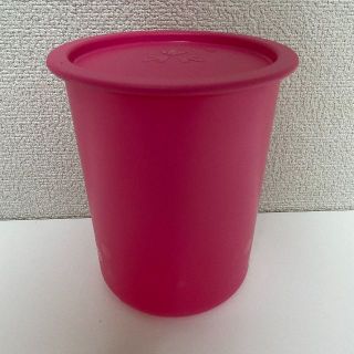 タッパーウェア(TupperwareBrands)の【新品未使用】Tupperware 容器（ピンク）送料無料(容器)