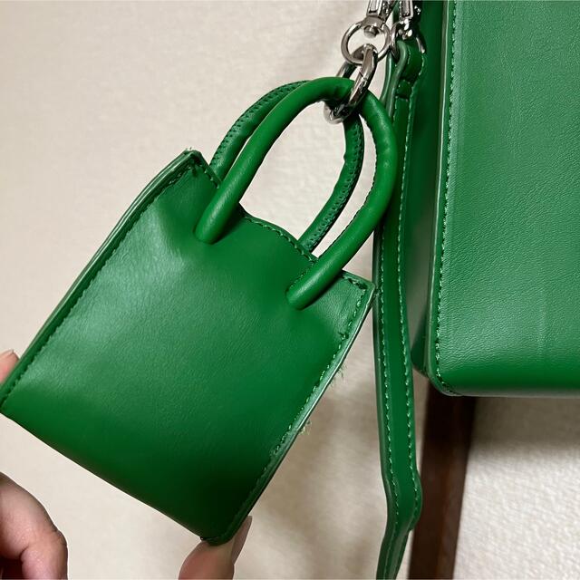 ZARA(ザラ)のグリーン　スクエアショルダーバッグ レディースのバッグ(ショルダーバッグ)の商品写真