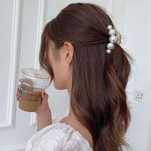 【新品未使用】韓国　パール　バレッタ　ヘアクリップ　♡♡ 7cm ♡♡⑥ レディースのヘアアクセサリー(バレッタ/ヘアクリップ)の商品写真