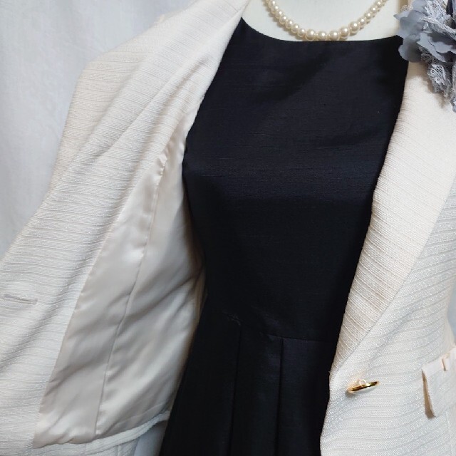美品　シュクル　ボーダーの織り目が可愛い長袖テーラードジャケット　7号　ホワイト