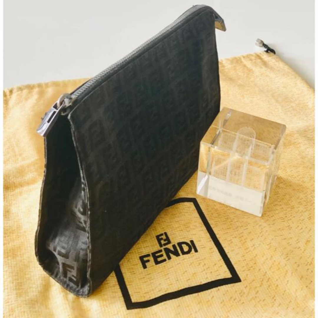 FENDI(フェンディ)の◆ FENDI  人気の　BLACK ズッカ柄　バッグ　新品 メンズのバッグ(セカンドバッグ/クラッチバッグ)の商品写真