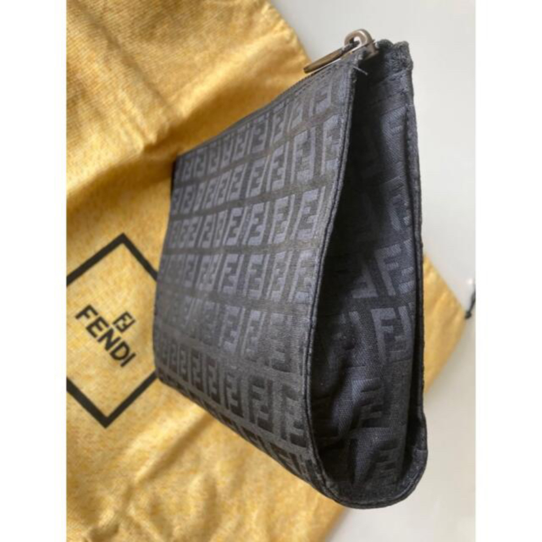 FENDI(フェンディ)の◆ FENDI  人気の　BLACK ズッカ柄　バッグ　新品 メンズのバッグ(セカンドバッグ/クラッチバッグ)の商品写真