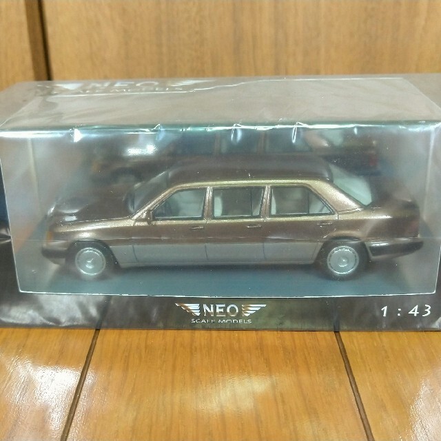 商品名NEO 1/43 メルセデス・ベンツ W124 ロング (V124) ブラウン