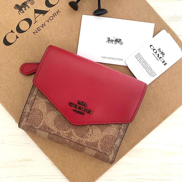 完売カラー 新品 COACH コーチ 三つ折り財布 トゥルーレッド 赤色 １着でも送料無料