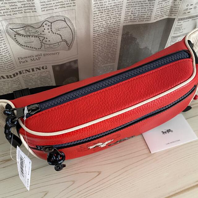 爆売り 新品 COACH コーチ レッド ミッキー コラボ ボディーバッグ