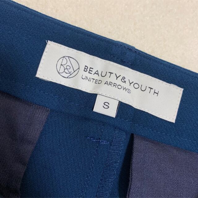 BEAUTY&YOUTH UNITED ARROWS(ビューティアンドユースユナイテッドアローズ)の【中古美品】BEAUTY&YOUTHタックショートパンツ　ダークグリーン　S レディースのパンツ(ショートパンツ)の商品写真