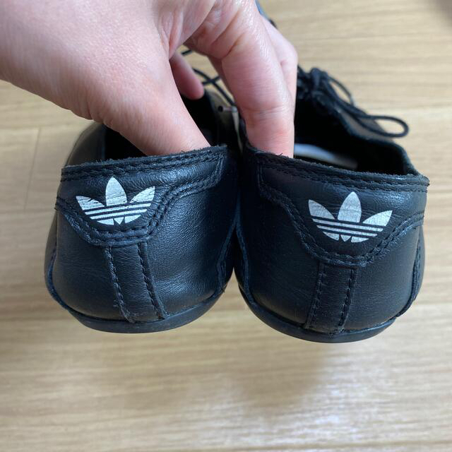 adidas(アディダス)のアディダス　本革スニーカー　24cm ブラック レディースの靴/シューズ(スニーカー)の商品写真