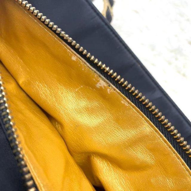 Gianni Versace(ジャンニヴェルサーチ)のVERSACE♡トートバッグ A4収納可能 レザー ナイロン 黒 金 ベルサーチ レディースのバッグ(トートバッグ)の商品写真
