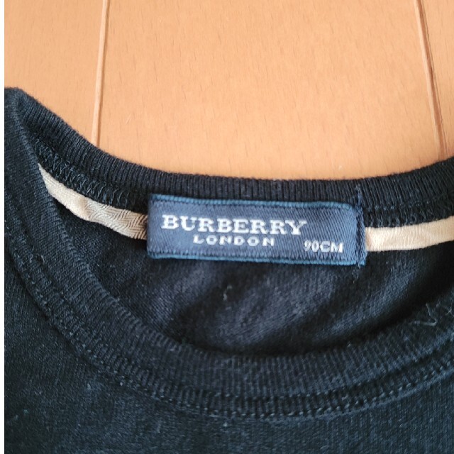 BURBERRY(バーバリー)の美品　バーバリー黒ロンT キッズ/ベビー/マタニティのベビー服(~85cm)(Ｔシャツ)の商品写真