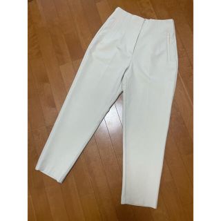 ザラ(ZARA)のZARAのハイウエストパンツ【ホワイト】(クロップドパンツ)