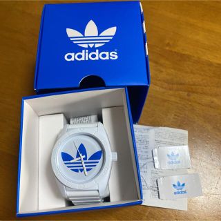 アディダス(adidas)の✨adidas 腕時計 White 美品✨(腕時計)