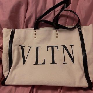 ヴァレンティノ(VALENTINO)のVLTN トートバッグ(トートバッグ)