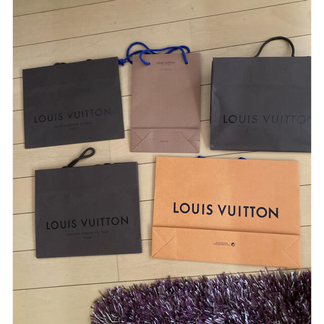 LOUIS VUITTON(ルイヴィトン)のルイヴィトン ショップ袋 紙袋　５枚 レディースのバッグ(ショップ袋)の商品写真