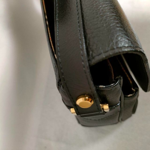 美品✨バーバリー　ショルダーバッグ　巾着型　ノバチェック　ホースロゴ　レザー　黒