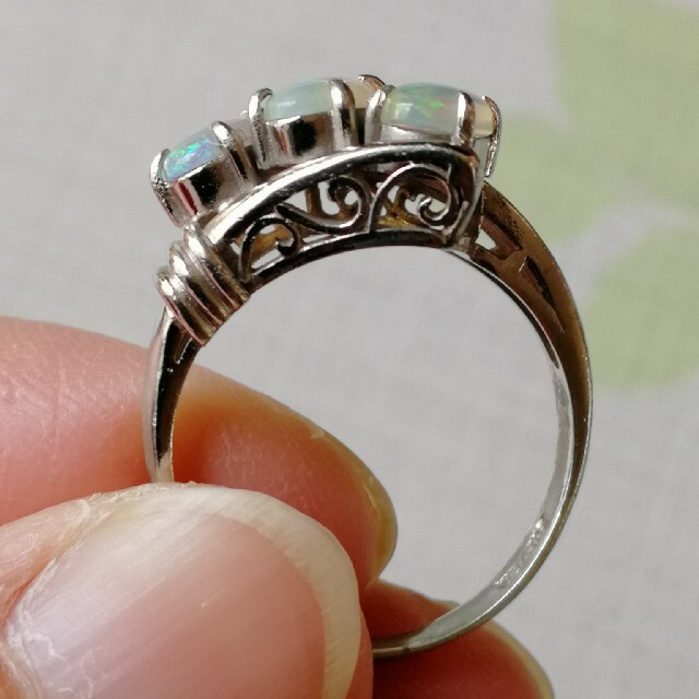 ヴィンテージオパールシルバーリング レディースのアクセサリー(リング(指輪))の商品写真