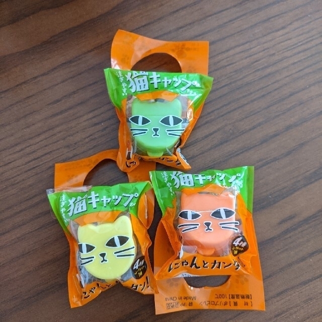 サントリー(サントリー)の猫キャップ　カフェベース　3種類（バラOK） エンタメ/ホビーのコレクション(ノベルティグッズ)の商品写真