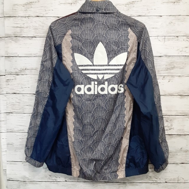 adidas(アディダス)の✨希少デザイン✨ adidas(アディダス) レディースウィンドブレーカー レディースのジャケット/アウター(ナイロンジャケット)の商品写真