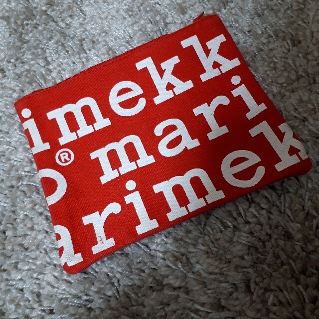 marimekko(マリメッコ)のmarimekko*ロゴポーチ　赤 レディースのファッション小物(ポーチ)の商品写真
