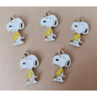 スヌーピー(SNOOPY)の※バナナジュース様専用※【New!】黄色い服を着たスヌーピー  チャームセット(各種パーツ)