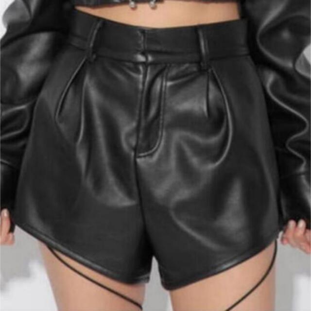 MELT THE LADY 21 leather like short pant