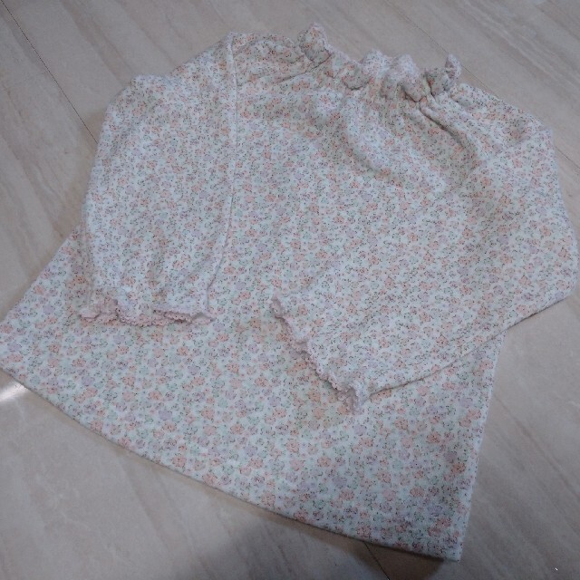 花柄パジャマ 90サイズ キッズ/ベビー/マタニティのキッズ服女の子用(90cm~)(パジャマ)の商品写真