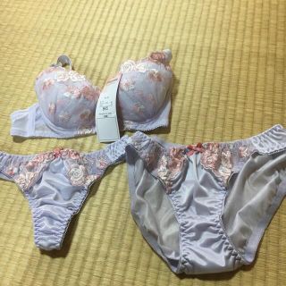 ブラジャー＆ショーツセット　B 65(ブラ&ショーツセット)