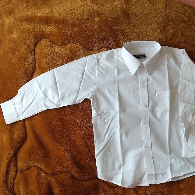 未使用　子供用　長袖Yシャツ キッズ/ベビー/マタニティのキッズ服男の子用(90cm~)(ブラウス)の商品写真